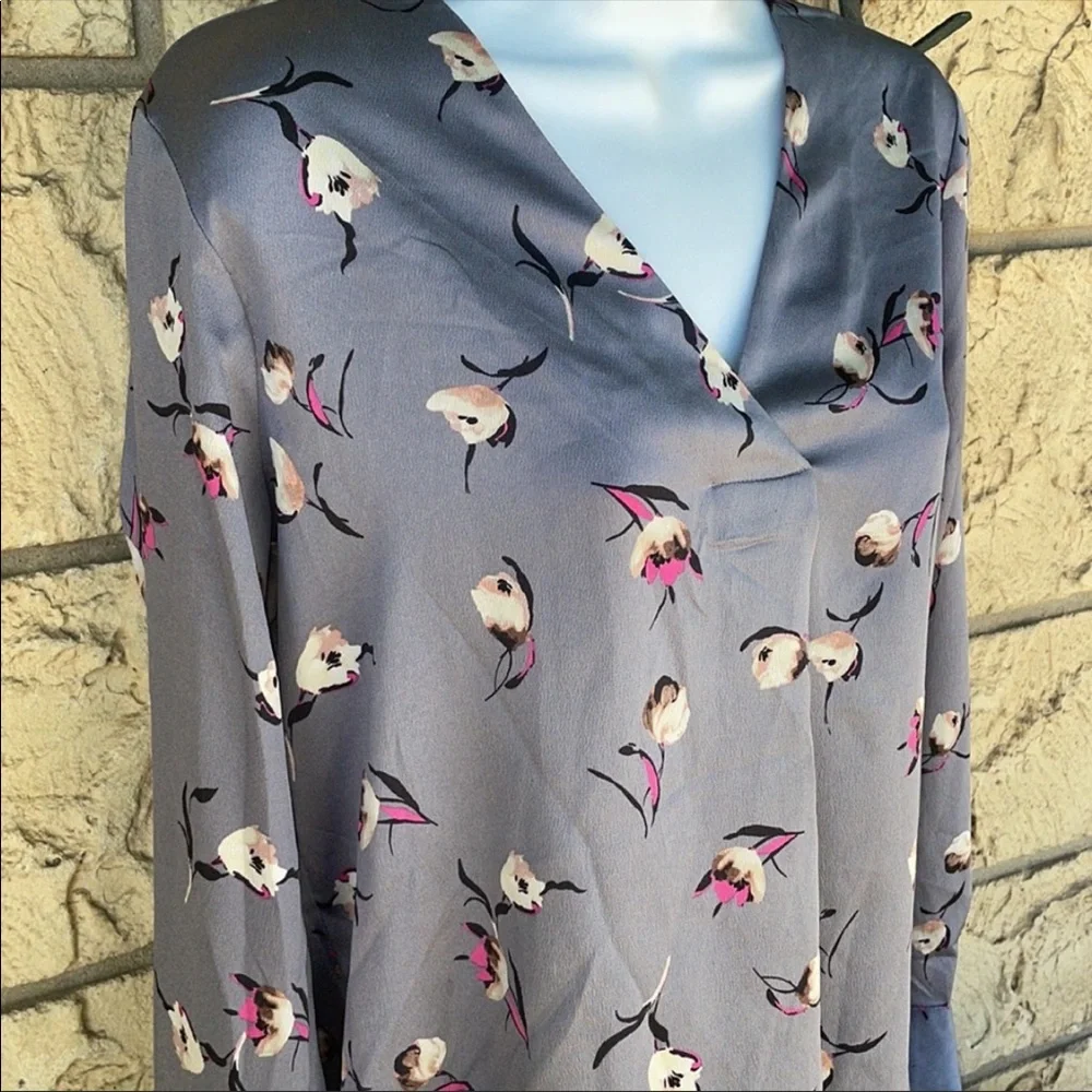 Banana republic v Blouse Floral Gray & Pink Loose fit  Size XS - Picture 3 of 10